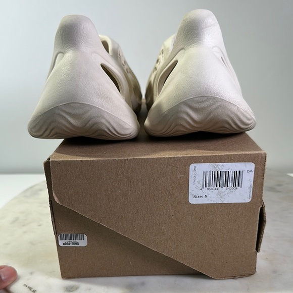 Adidas Yeezy YZY Foam RNNR ‘Sand Men’s size 5 FY4567 Tan Slide FAST SHIPPING - Picture 6 of 14